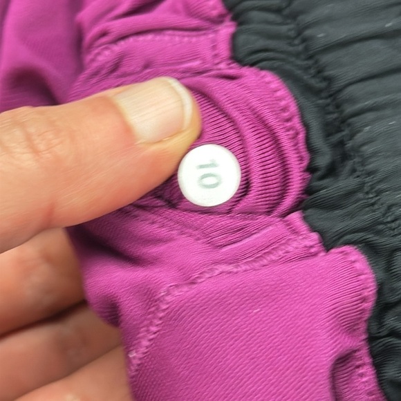 Lululemon Hotty Hot Short Mini Midnight Bloom Black Deep Fuschia / Black - Picture 4 of 6